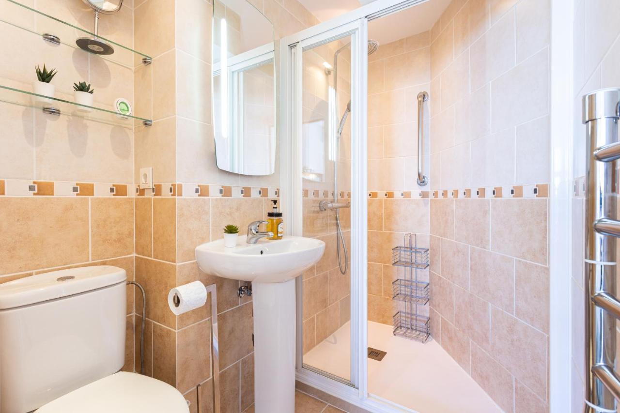 Ensuite Mediterranean Sea Front Фуeнхирола Екстериор снимка