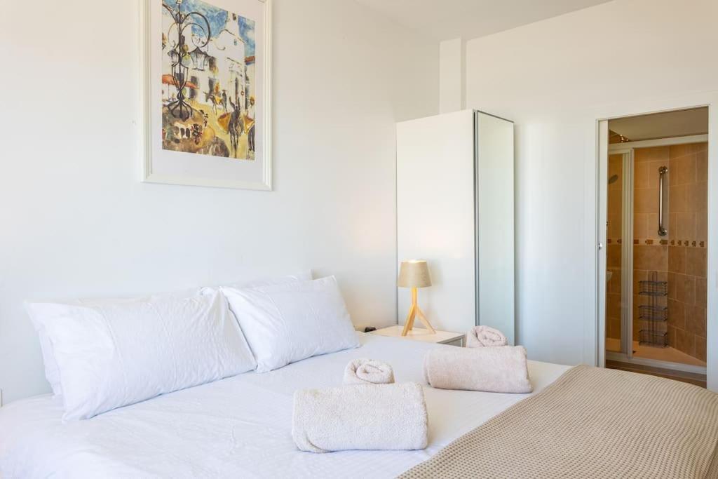Ensuite Mediterranean Sea Front Фуeнхирола Екстериор снимка